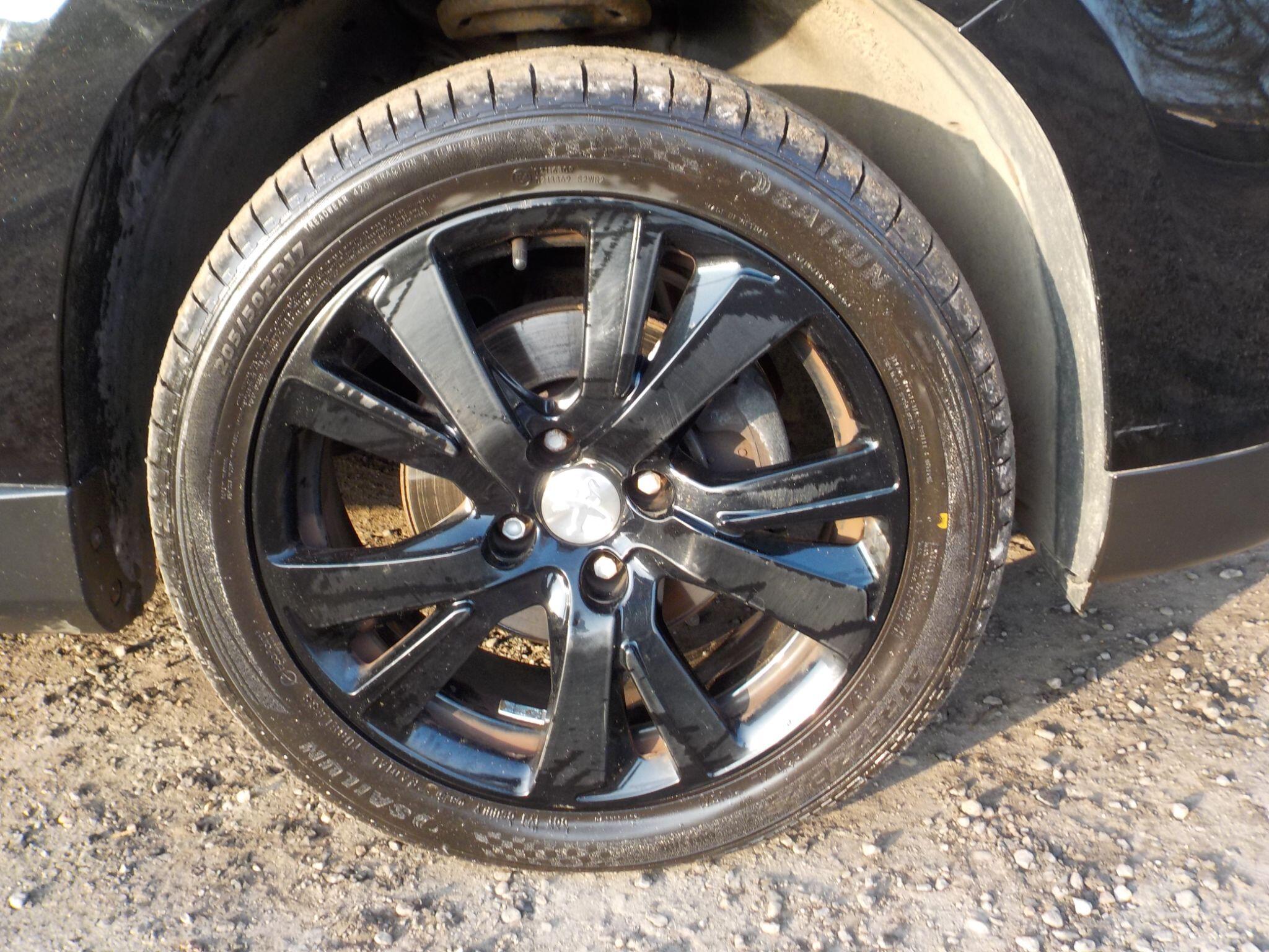 Peugeot 2008 1.6 BlueHDi Feline Euro 6 (s/s) 5dr (Calima)