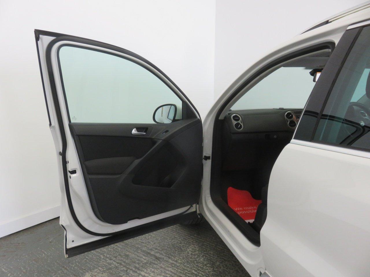 Volkswagen Tiguan view 28
