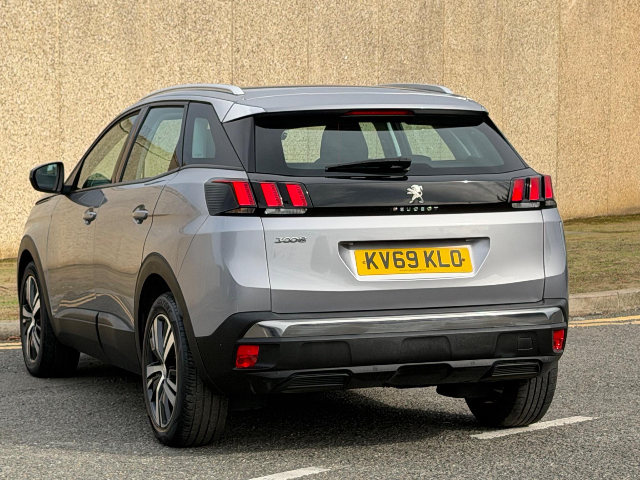 Peugeot 3008 view 6