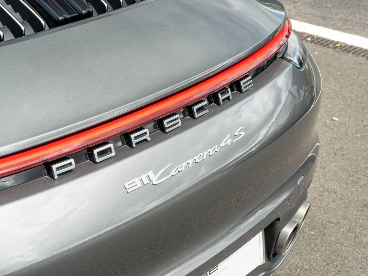 Porsche 911 view 9