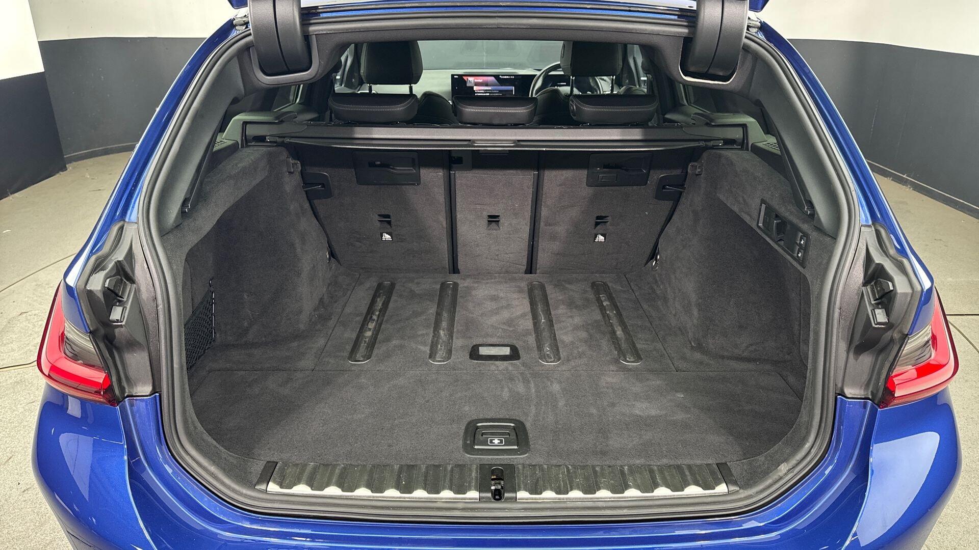 BMW 3 Series view 13