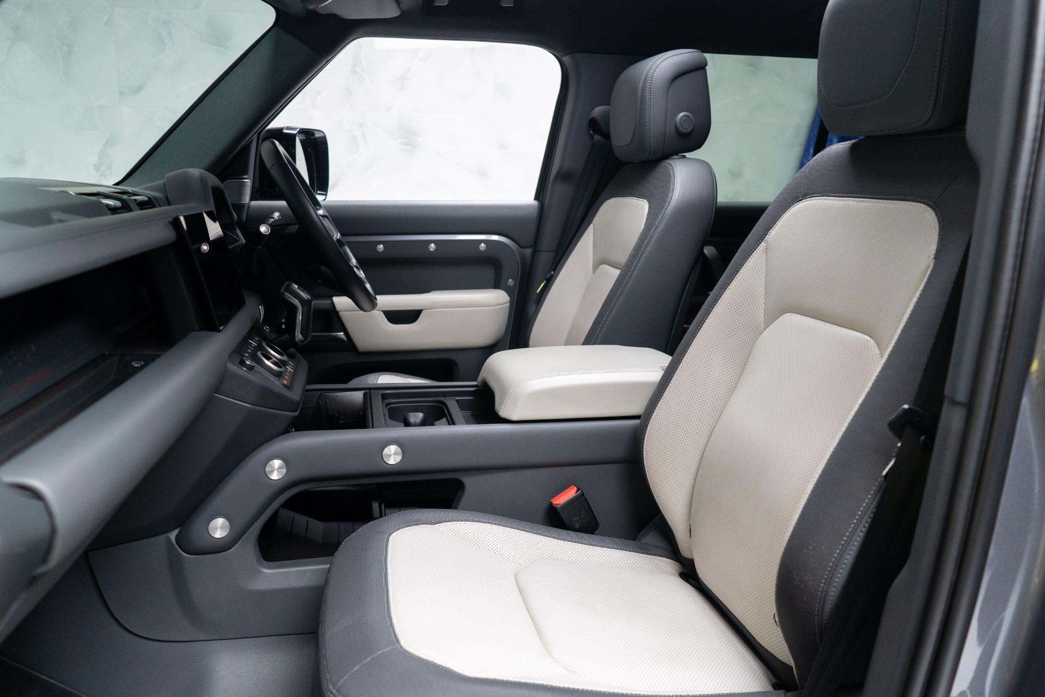 Land Rover Defender view 38