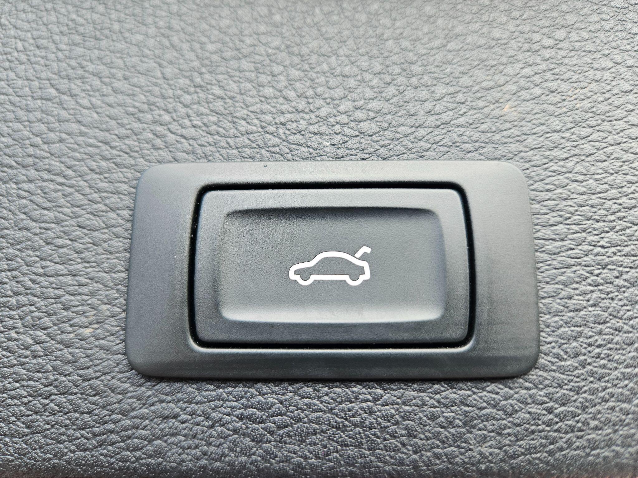 2019 Audi SQ2 image 57