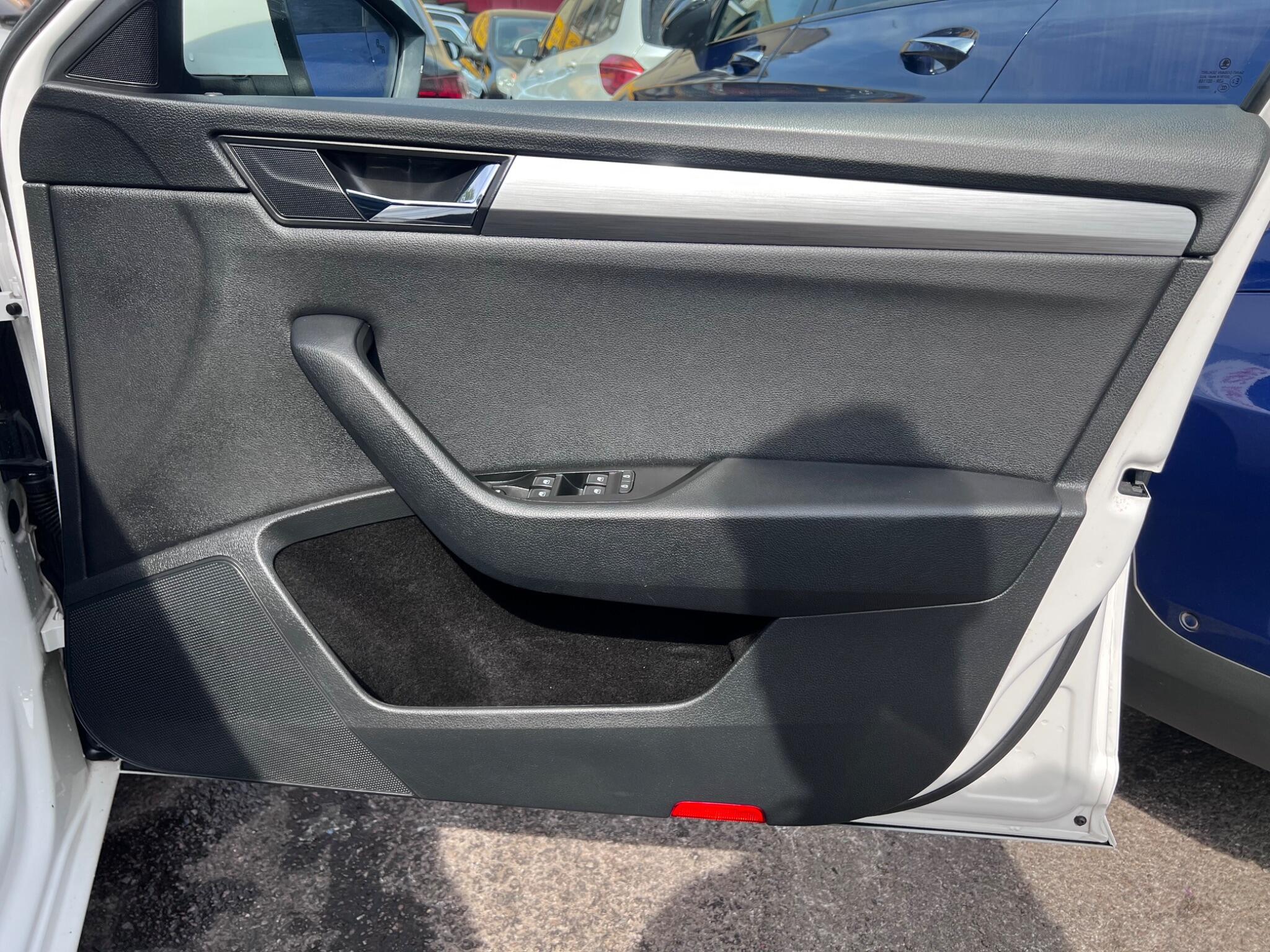 Skoda Superb view 16