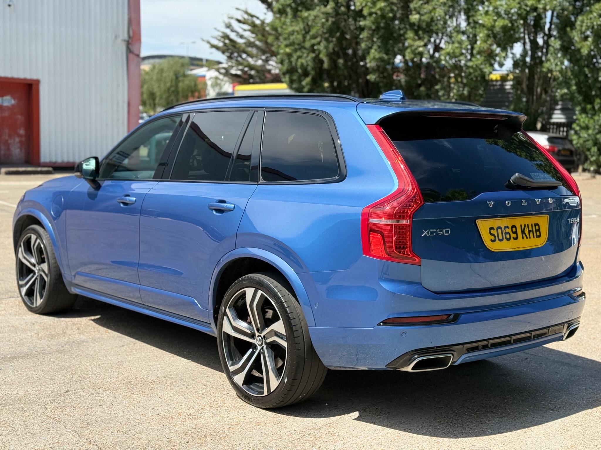 Volvo XC90 view 4