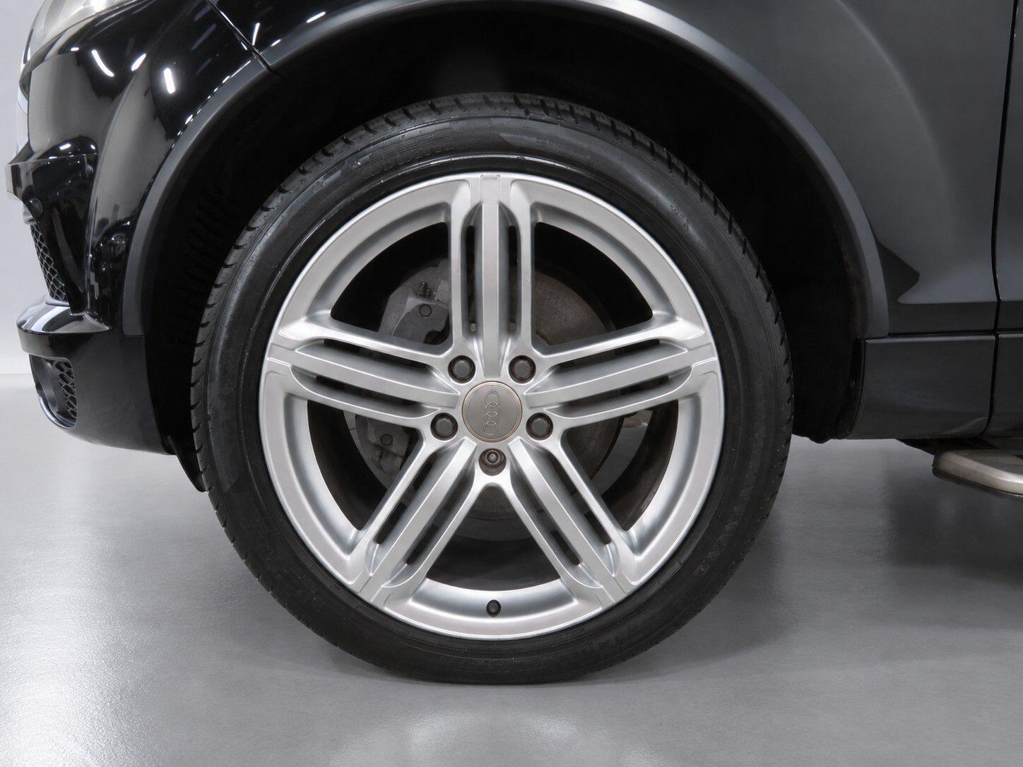 Audi Q7 view 57
