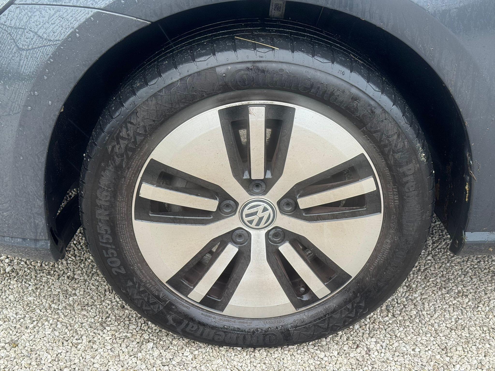 2020 Volkswagen e-Golf 35.8kWh e-Golf Auto 5dr • 41,030 miles image 30