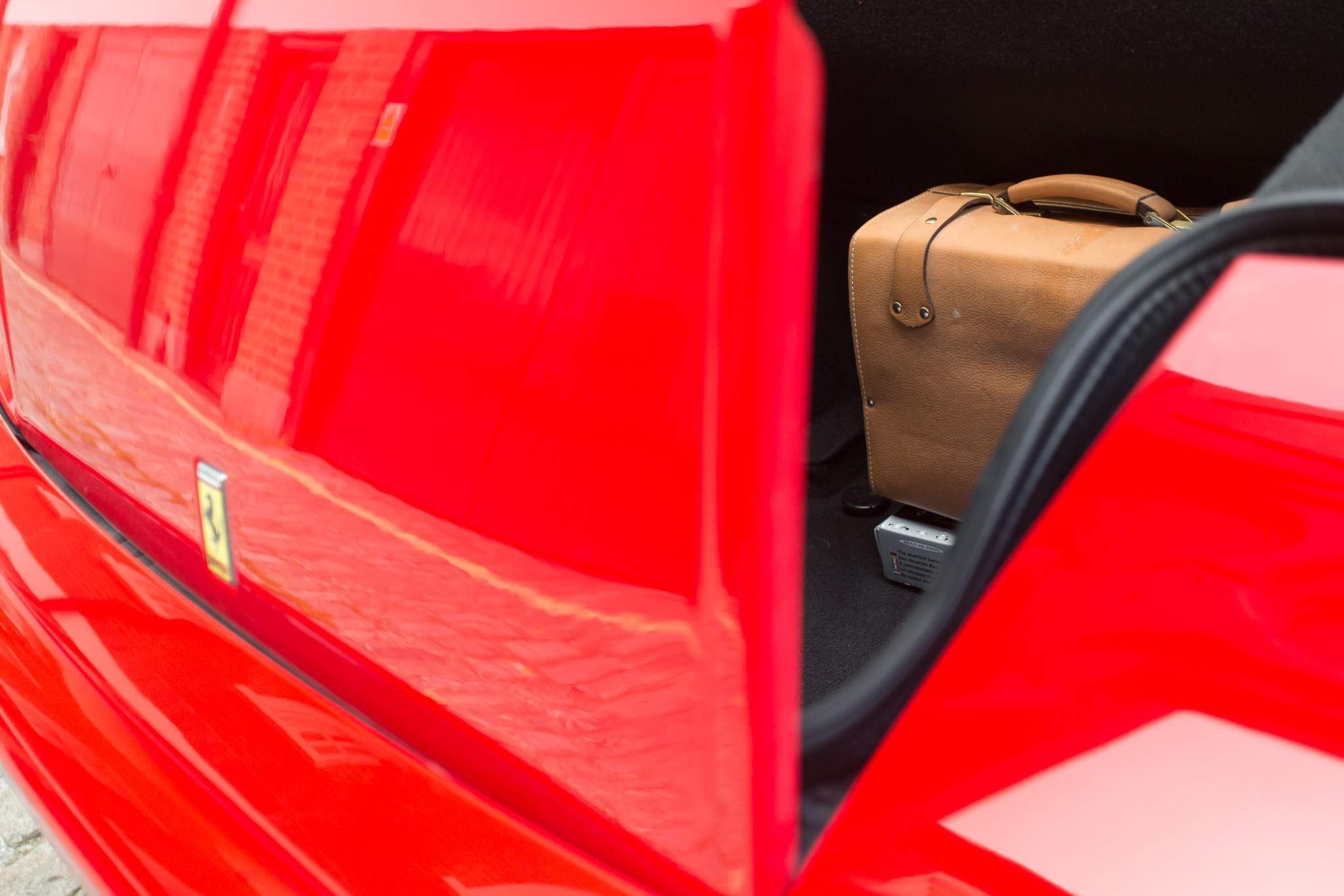 Ferrari F355 view 23