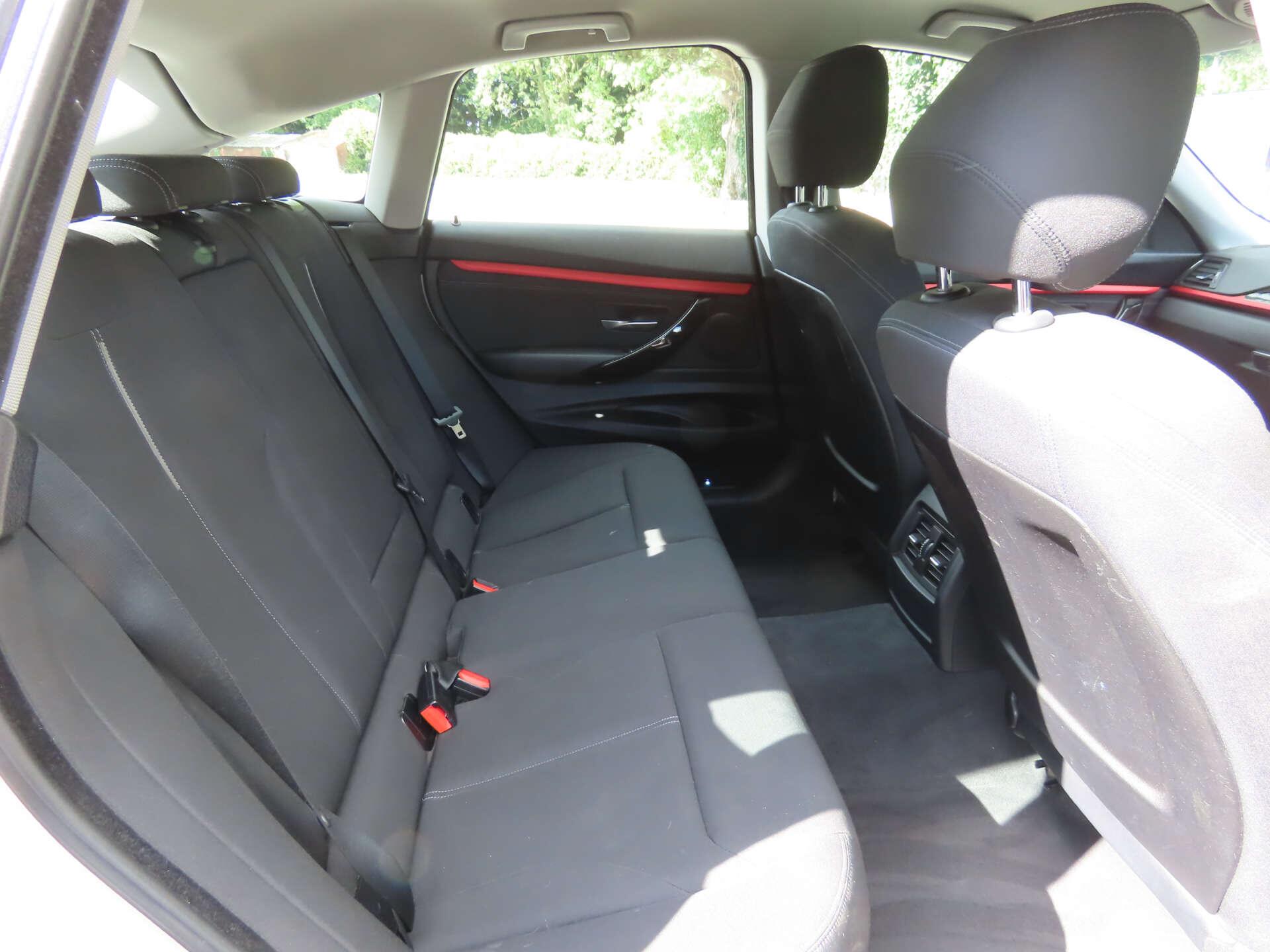 BMW 3 Series view 9