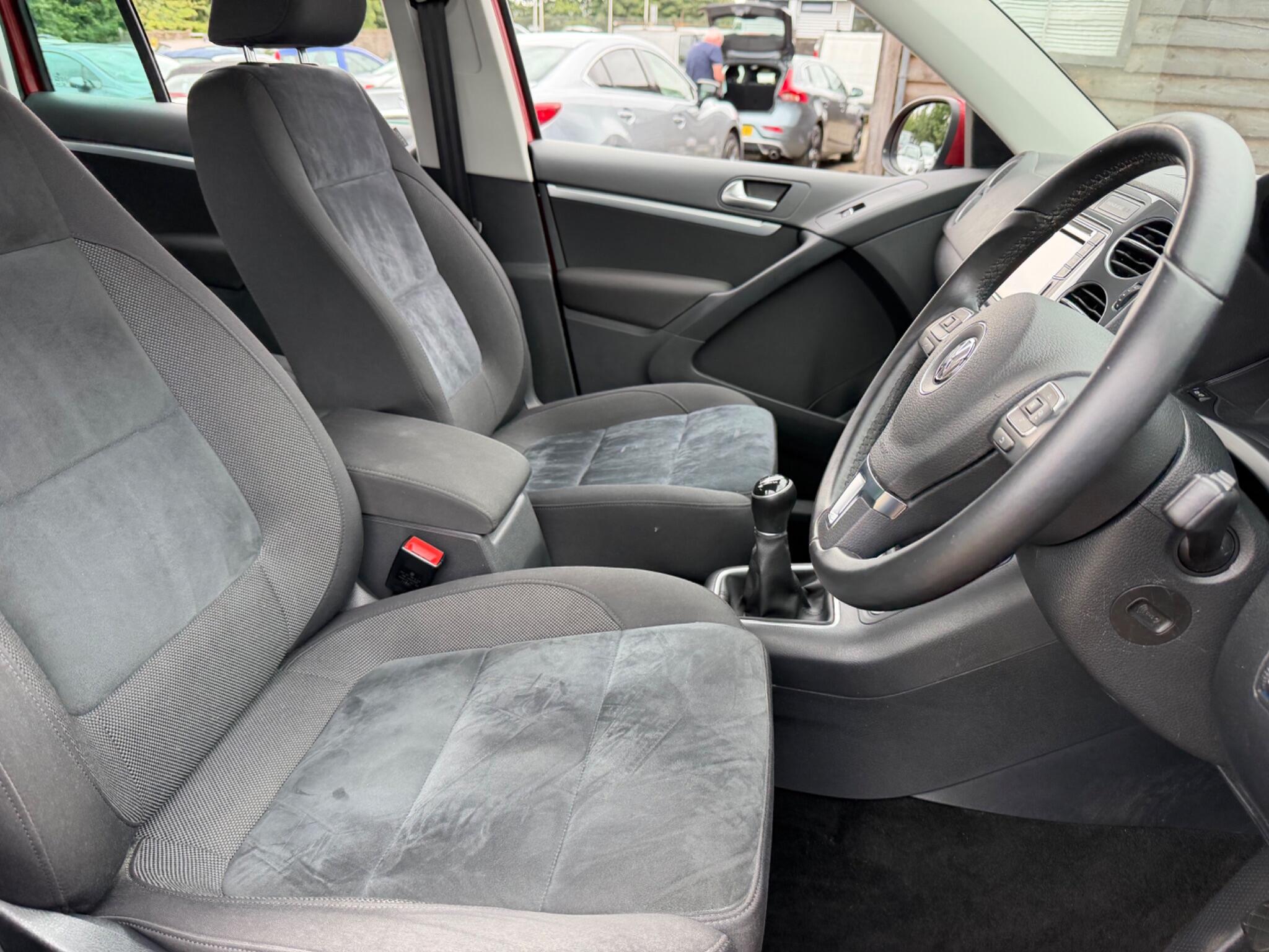 Volkswagen Tiguan view 20