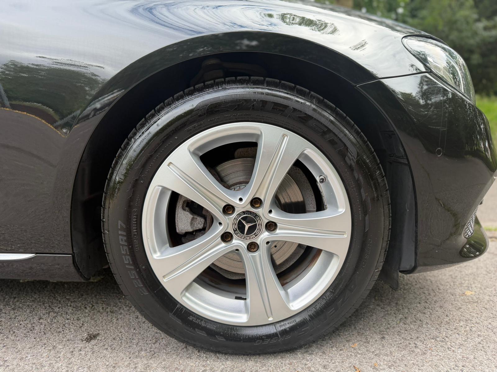 Mercedes-Benz E-Class view 27