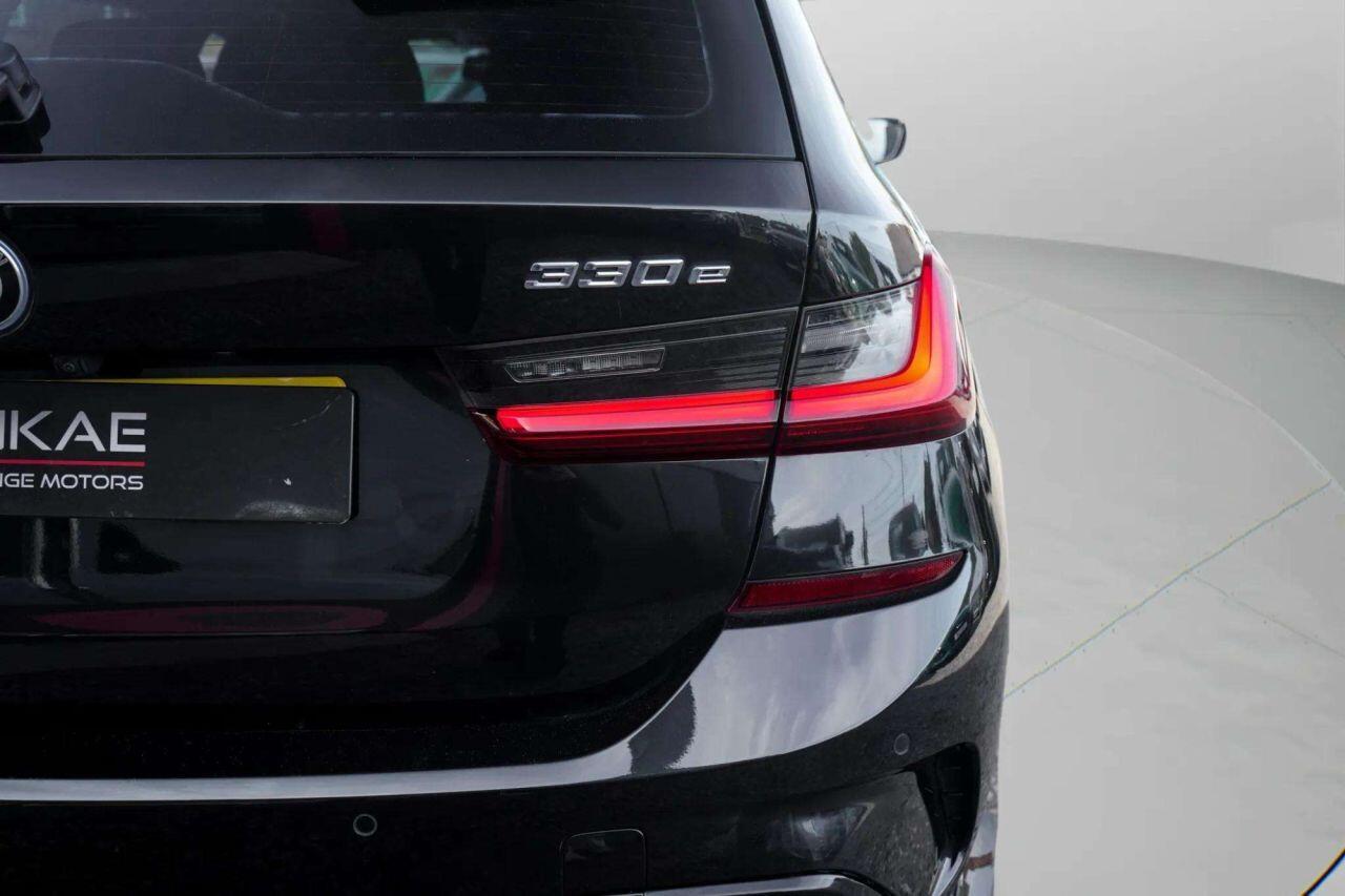 BMW 3 Series view 16