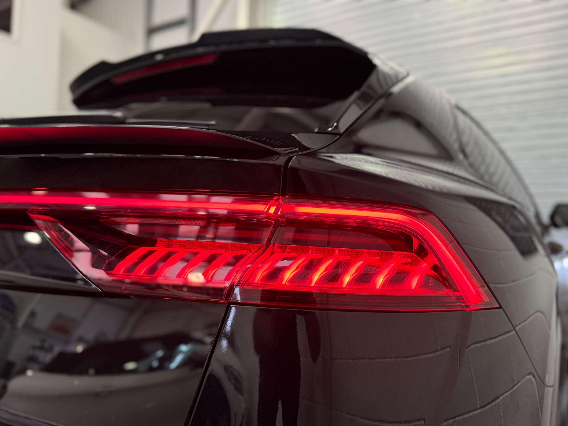 Audi Q8 view 10