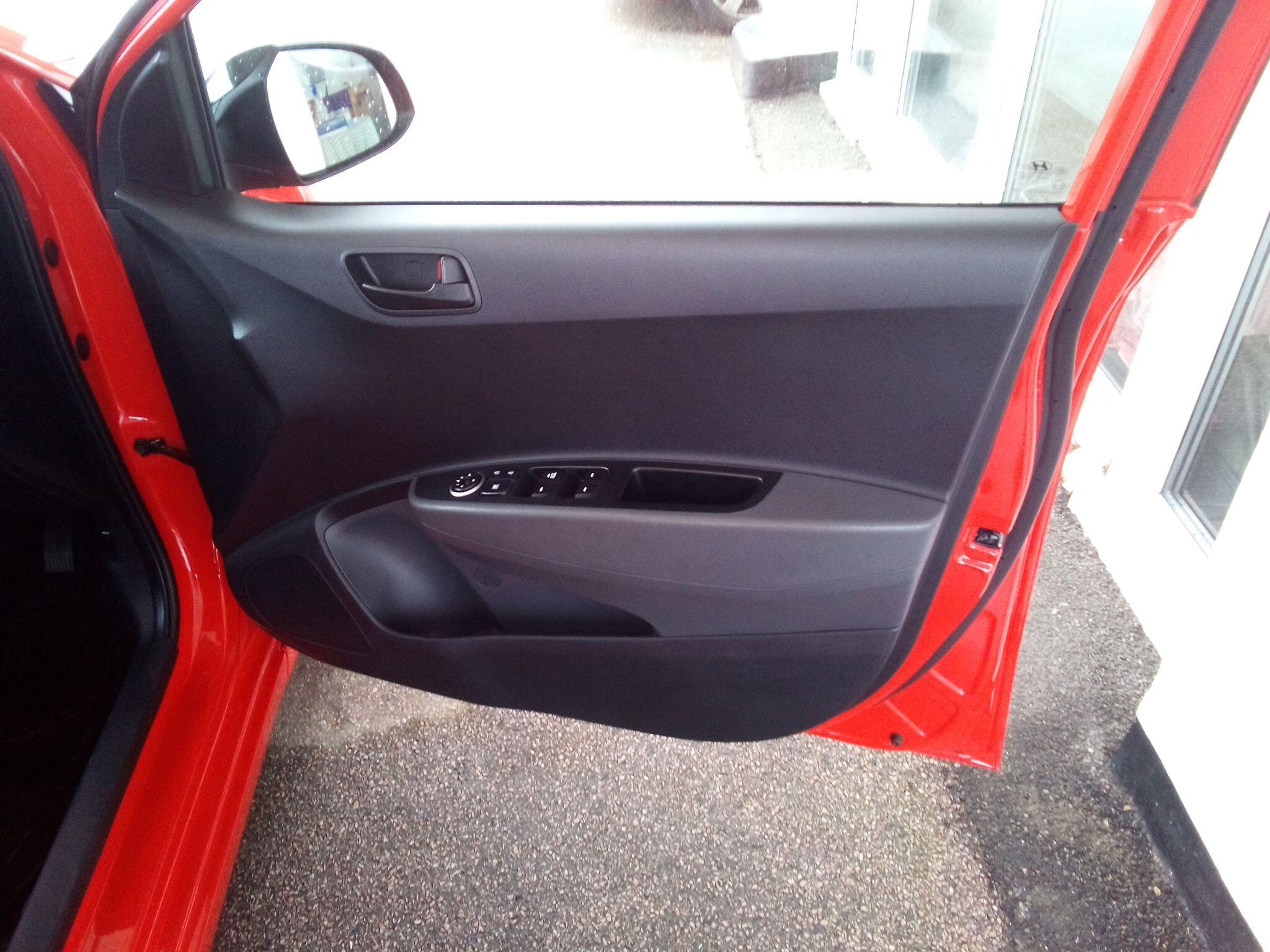 2020 Hyundai i10 1.0 Play Euro 6 5dr • 30,145 miles image 36