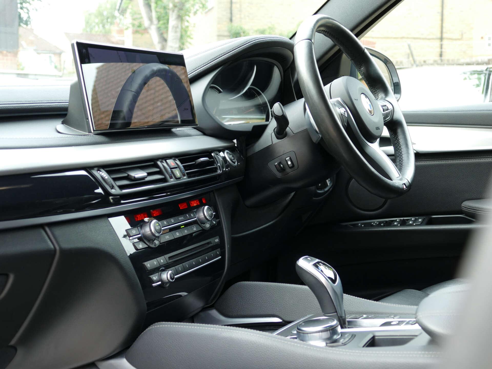 BMW X6 view 26