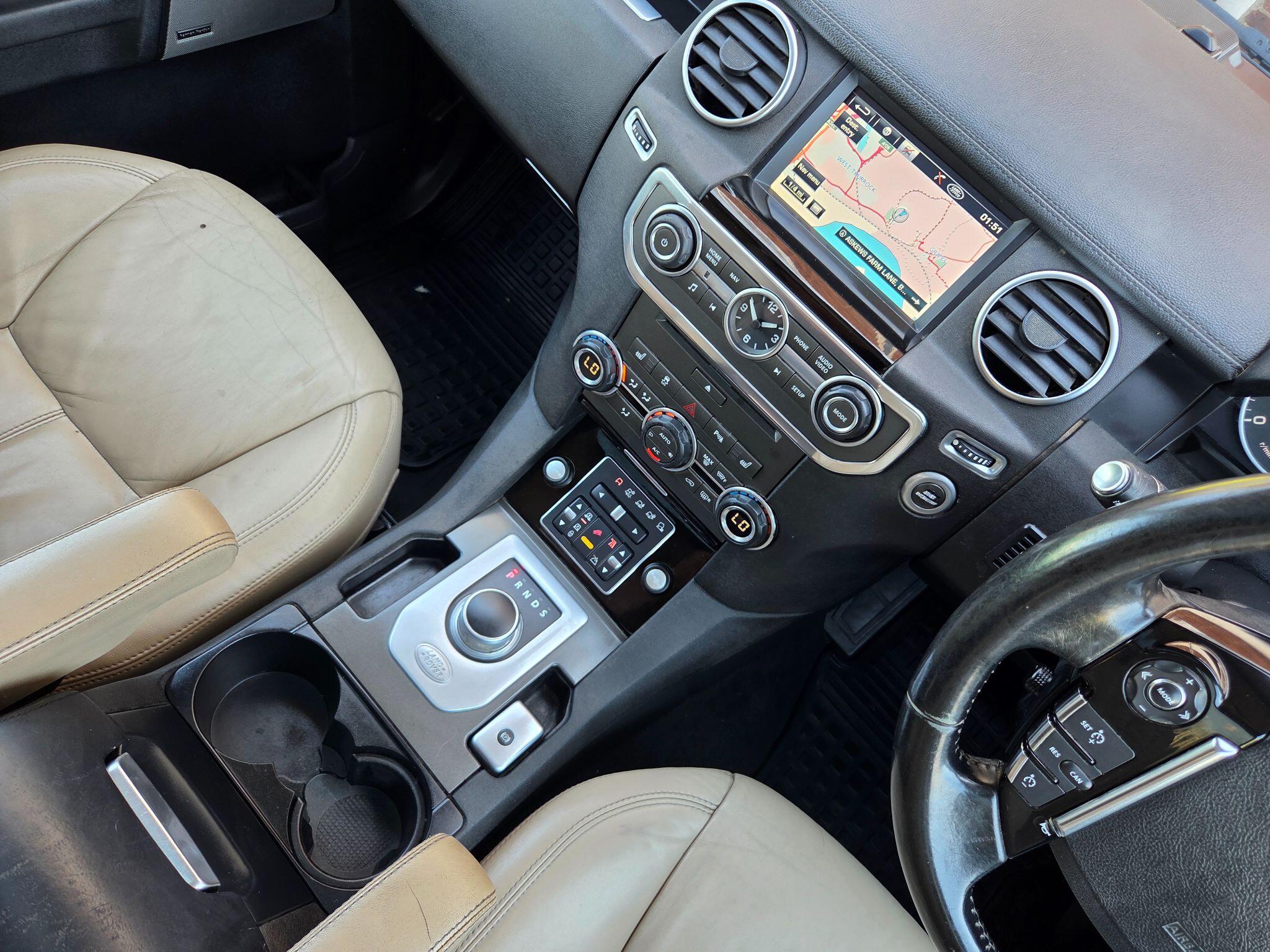 Land Rover Discovery 4 view 12