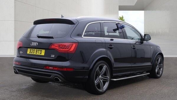 Audi Q7 view 2