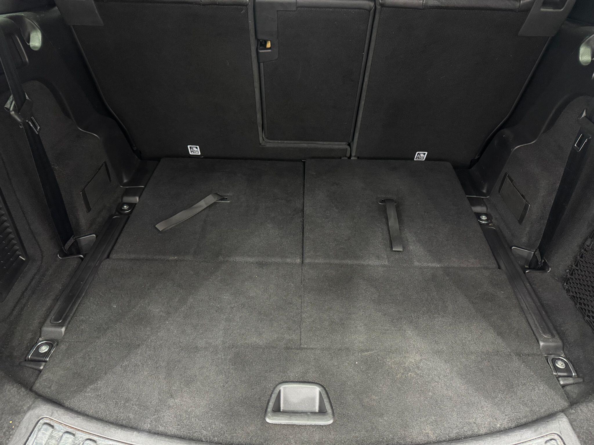 Land Rover Discovery Sport view 59
