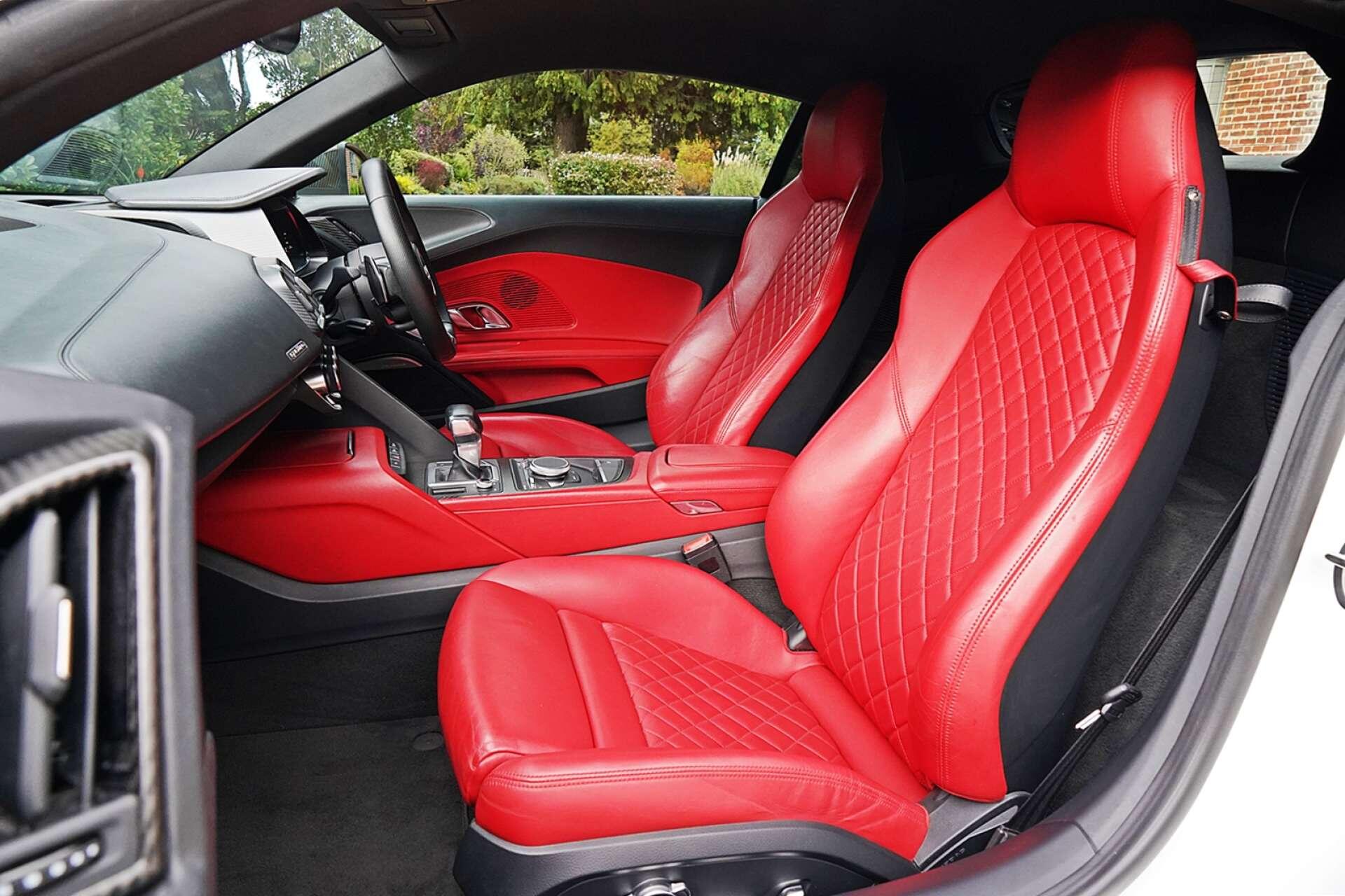 Audi R8 view 18