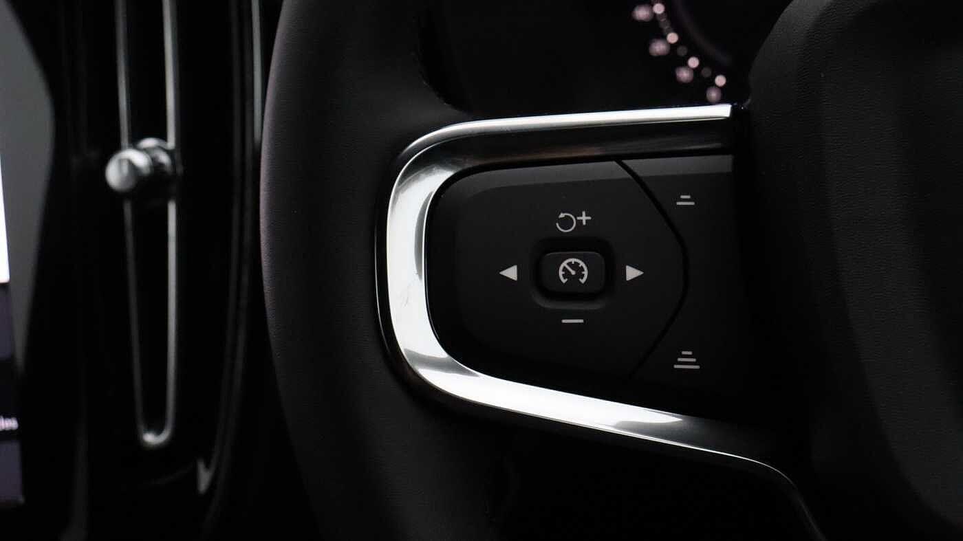 Volvo XC40 view 21
