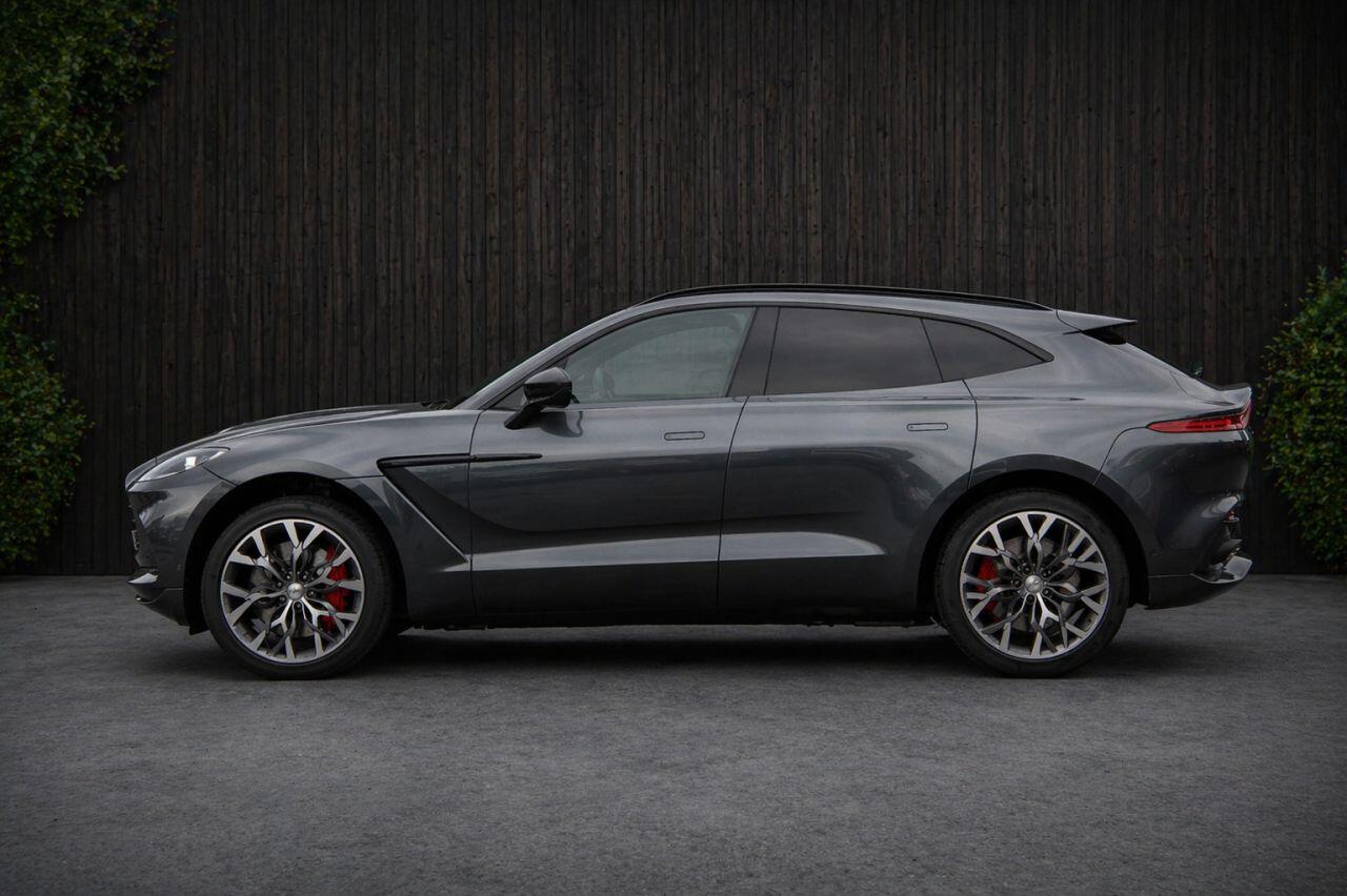 Aston Martin DBX view 9