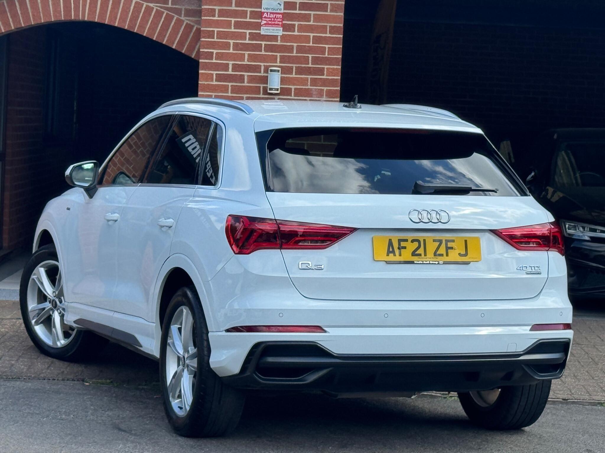 Audi Q3 view 3