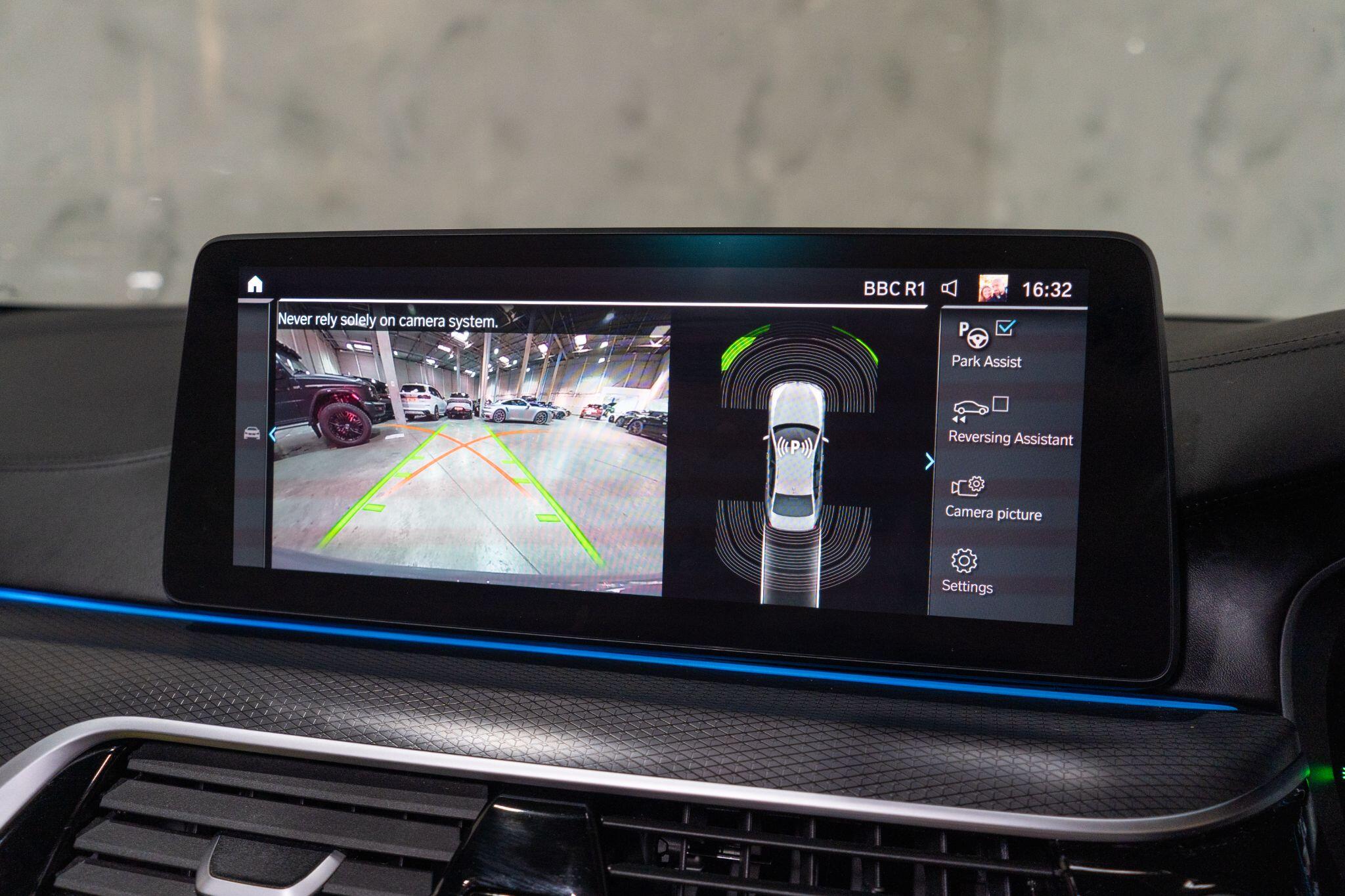 BMW 5 Series view 23