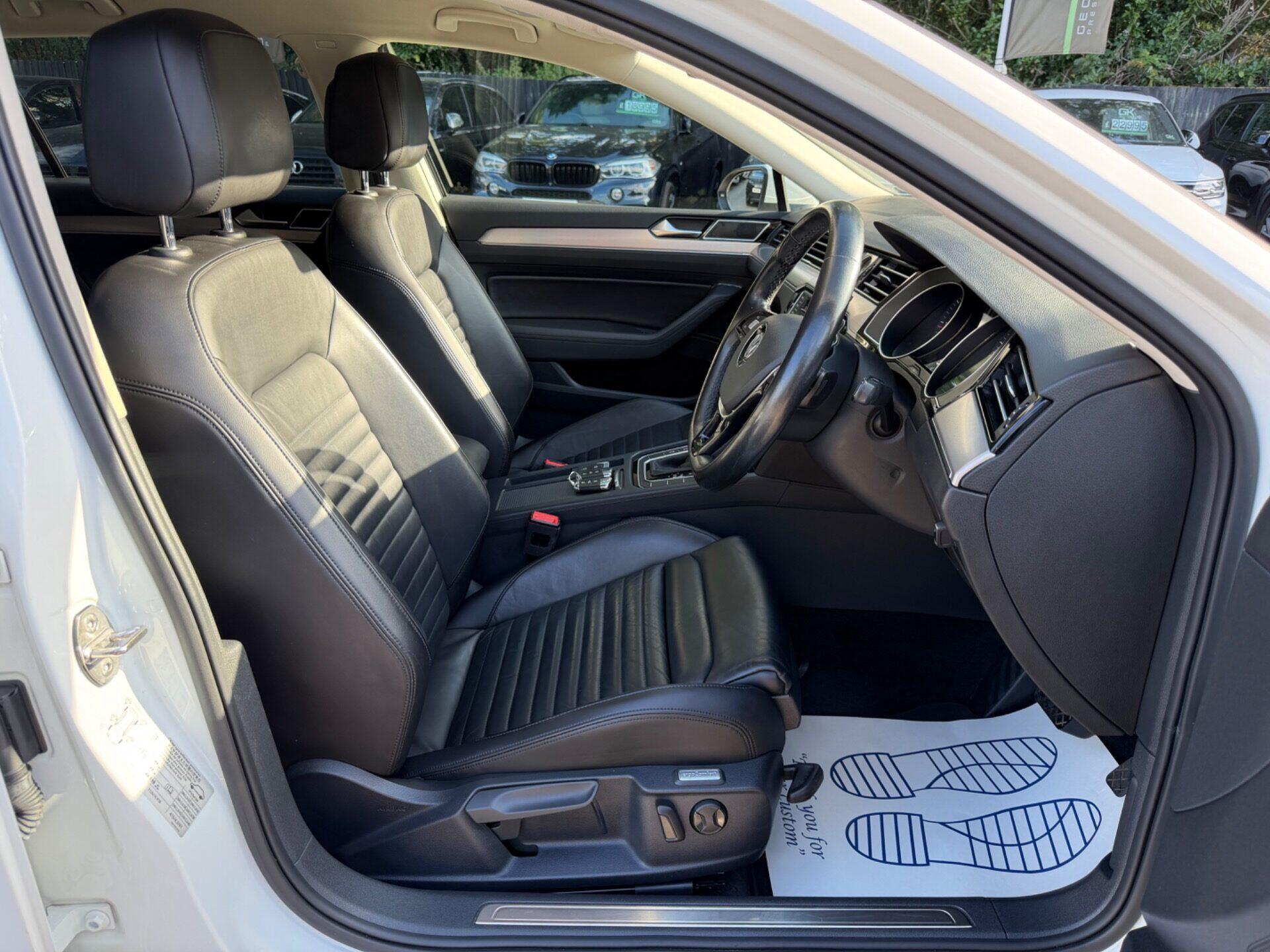 Volkswagen Passat view 16