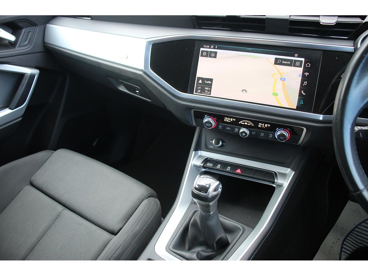 Audi Q3 view 23