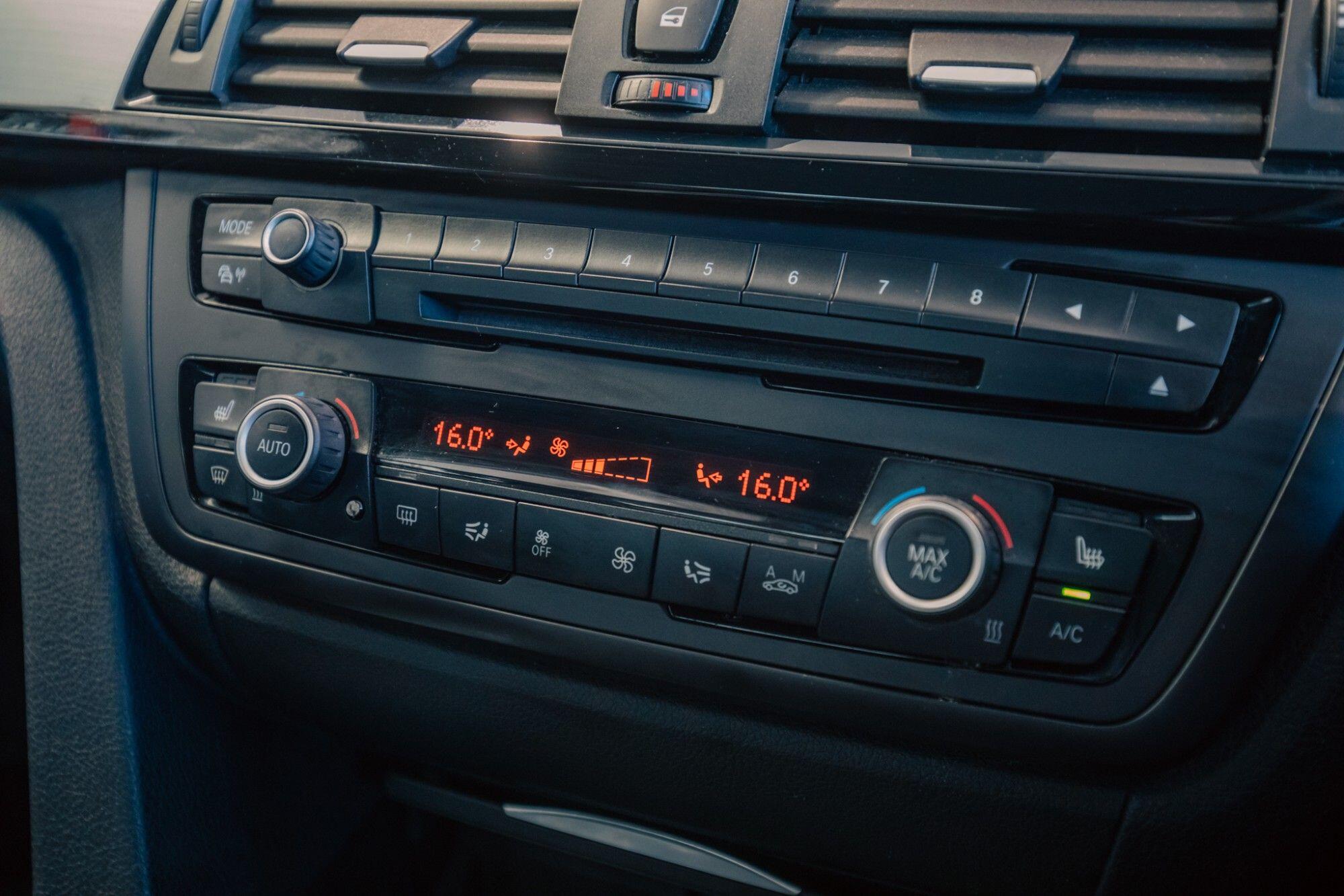 BMW 3 Series view 17
