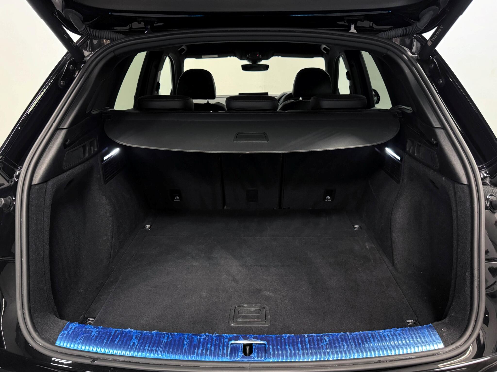 Audi Q5 view 7