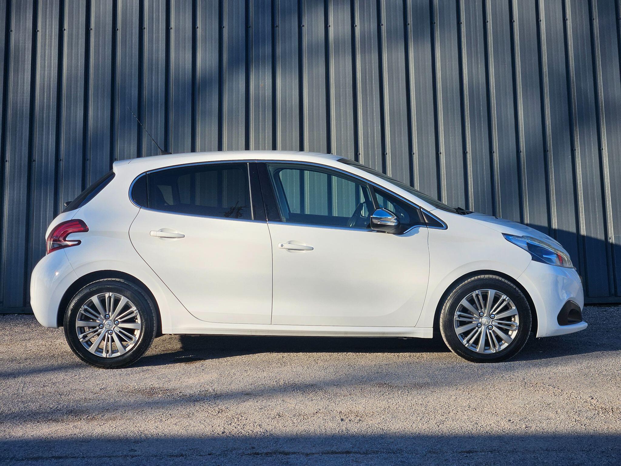 2017 Peugeot 208 image 4