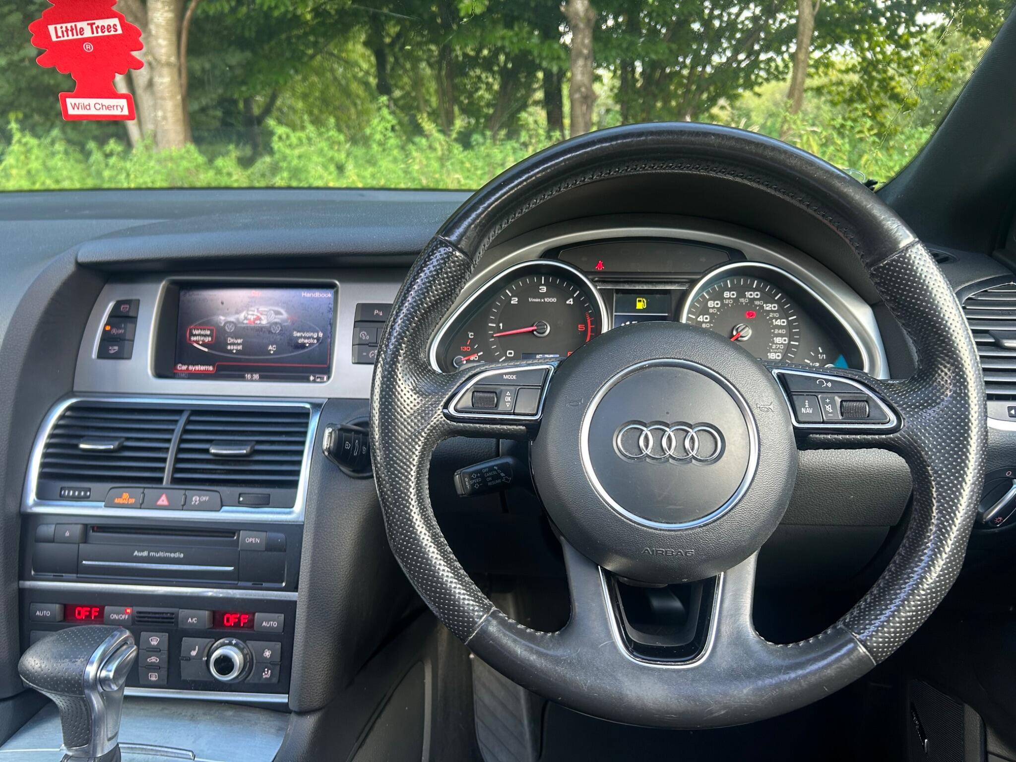 Audi Q7 view 20