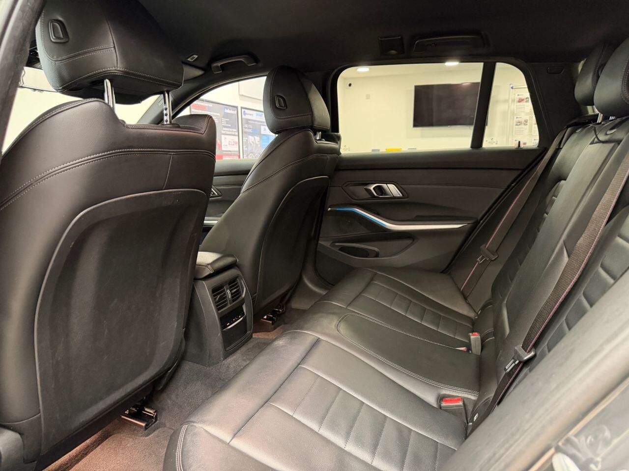 BMW 3 Series view 17