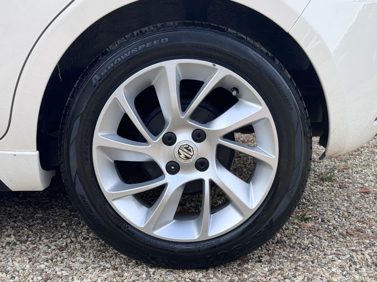 MG MG3 view 7