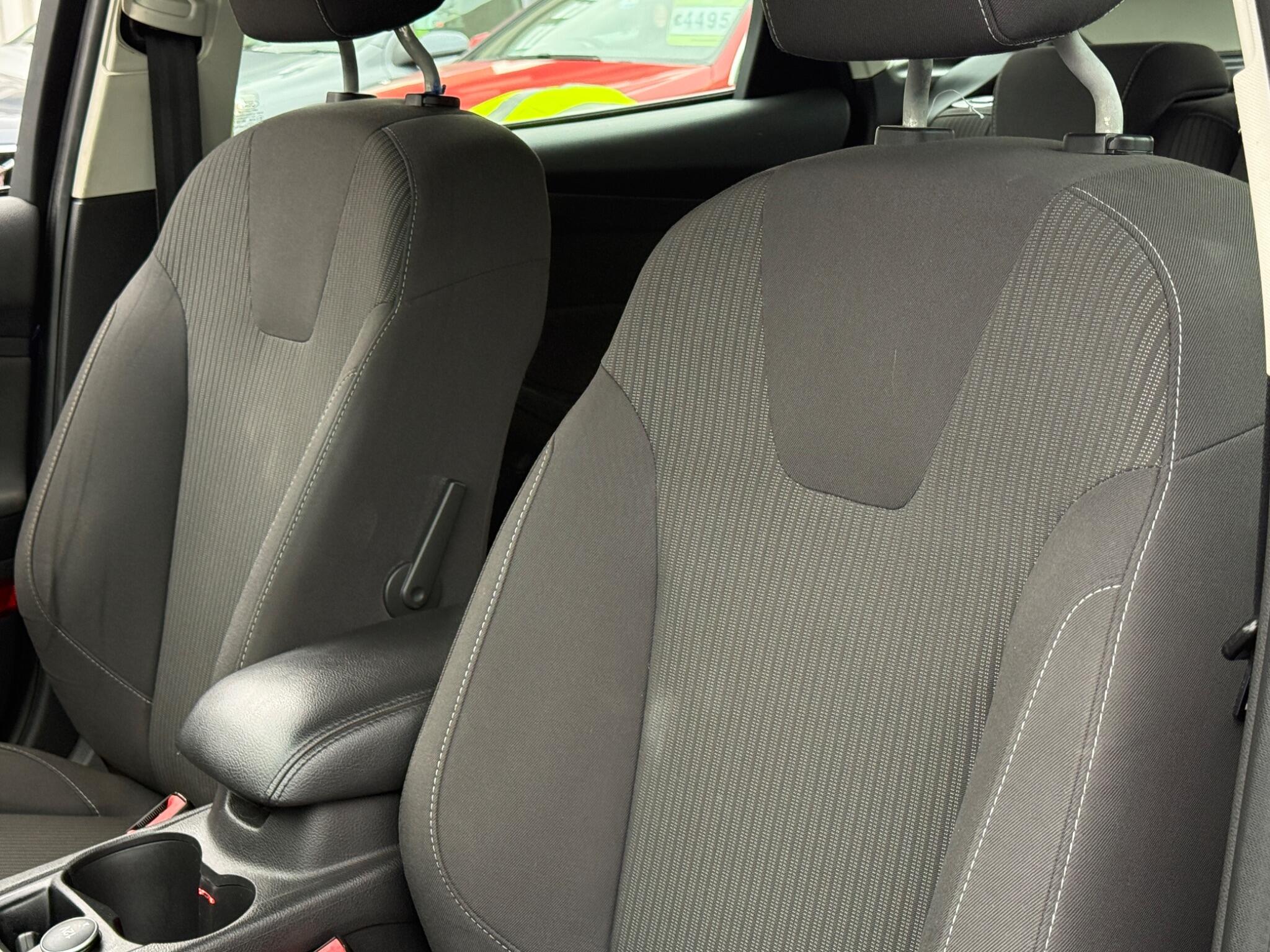 Ford Focus - Image 44