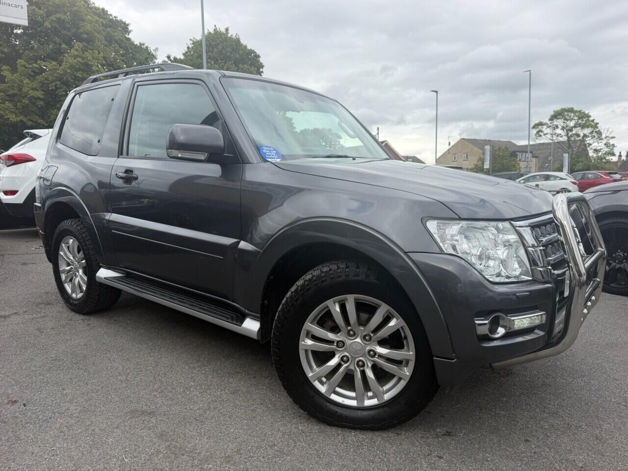 Mitsubishi Shogun view 11