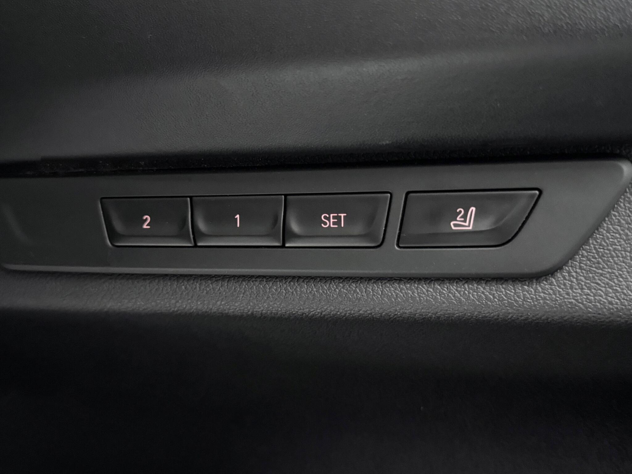 BMW 7 Series view 21