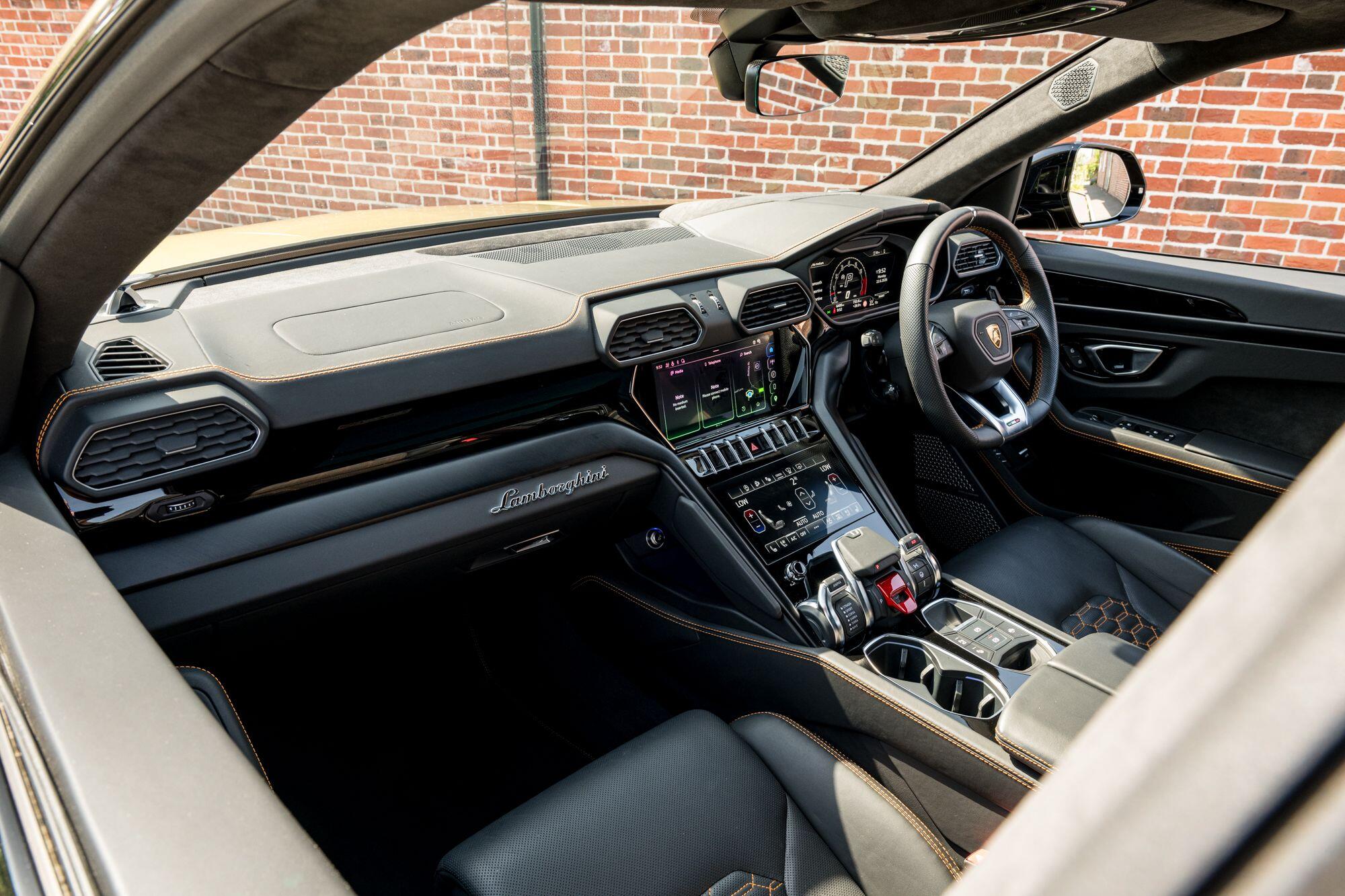 Lamborghini Urus view 51