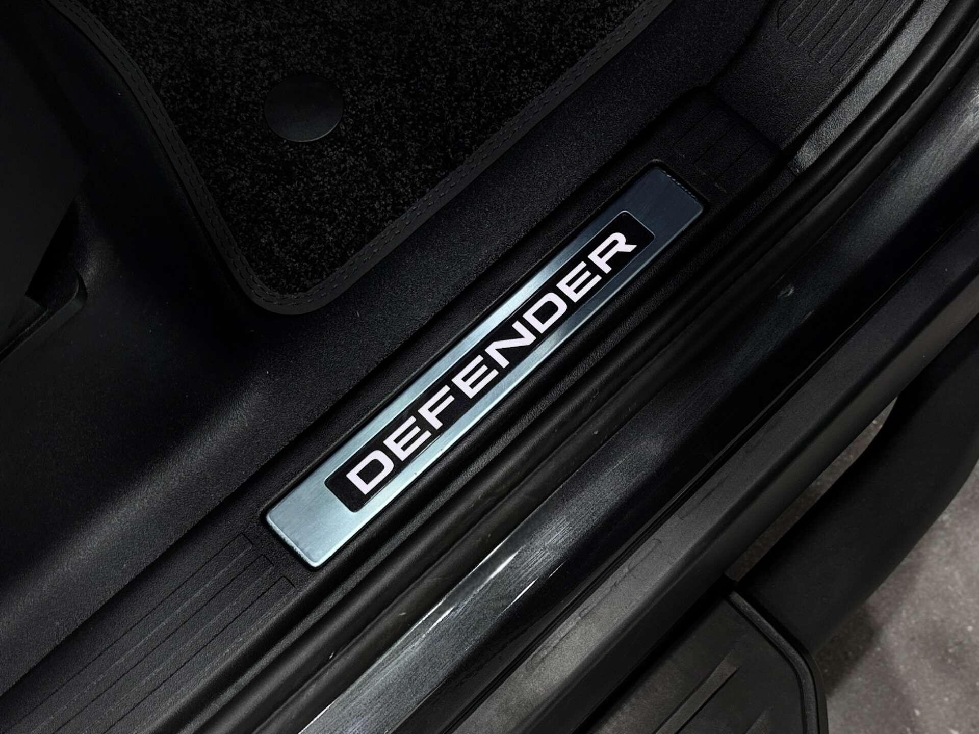 Land Rover Defender view 41