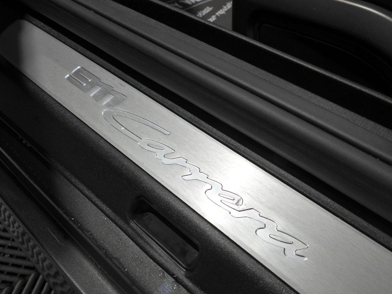 Porsche 911 view 40