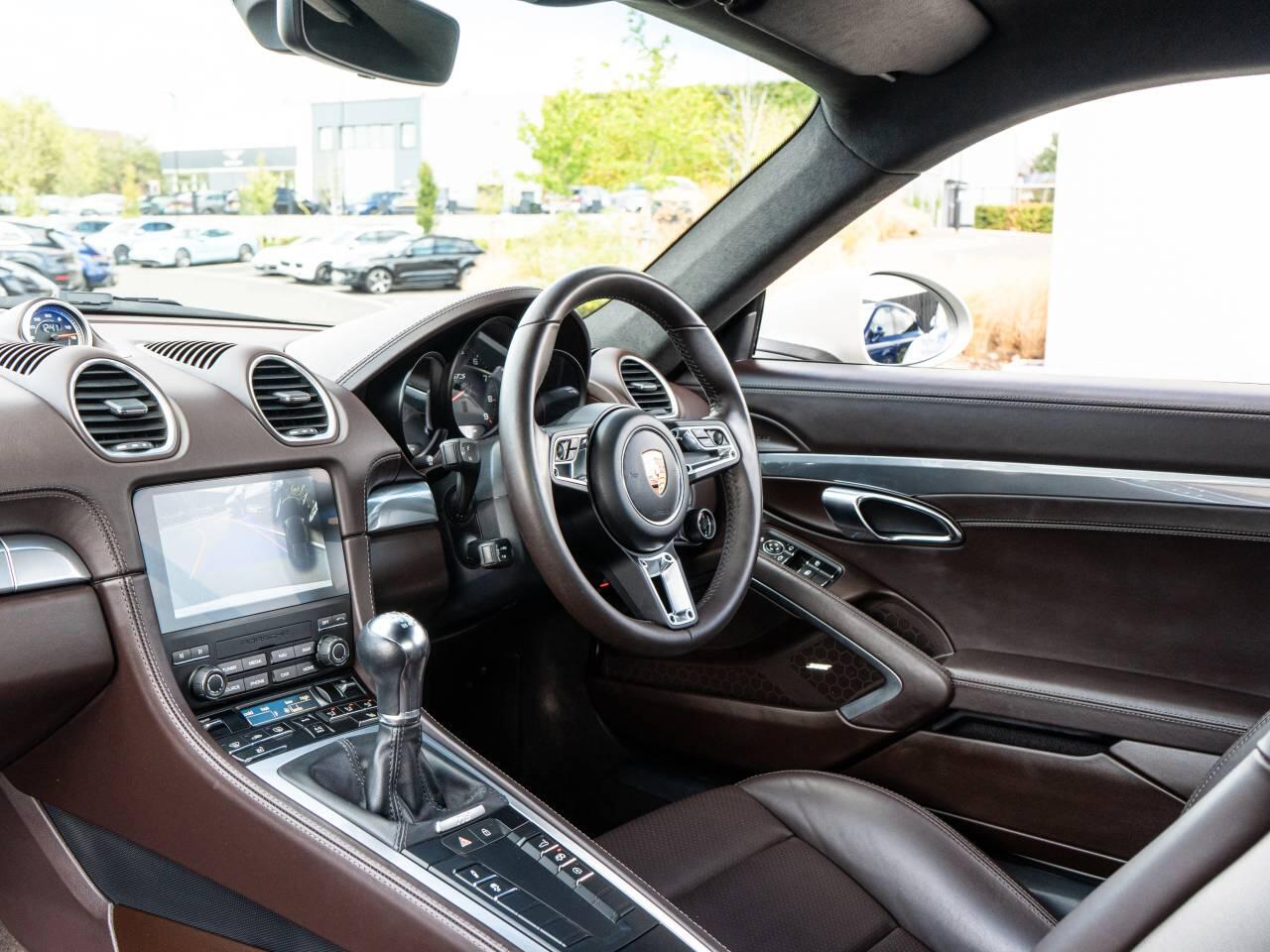 Porsche Cayman view 39
