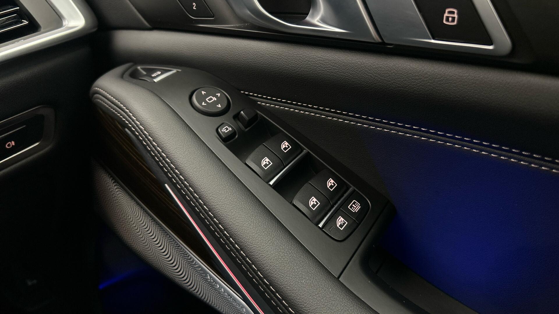 BMW X7 view 26