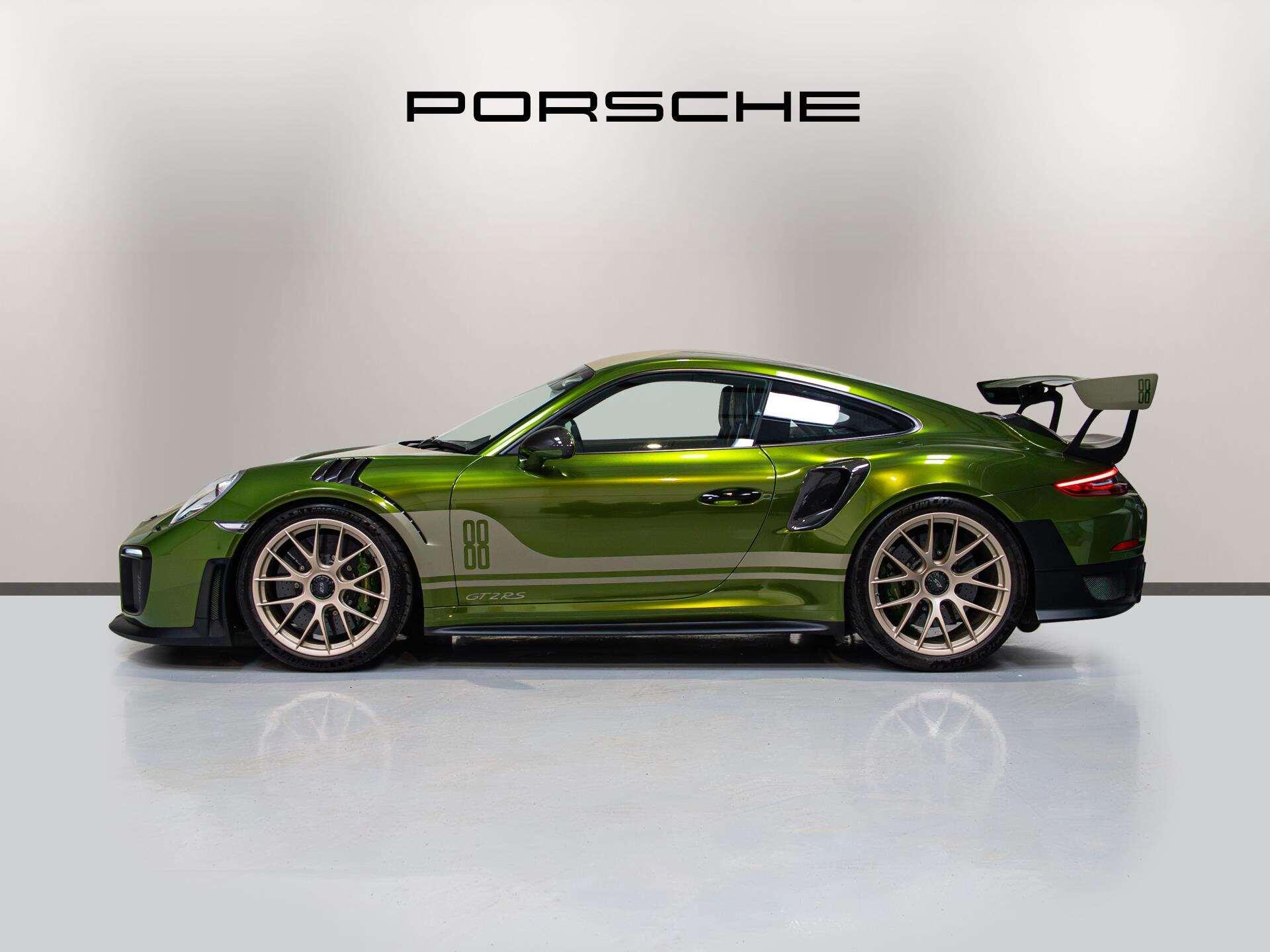 Porsche 911 view 6