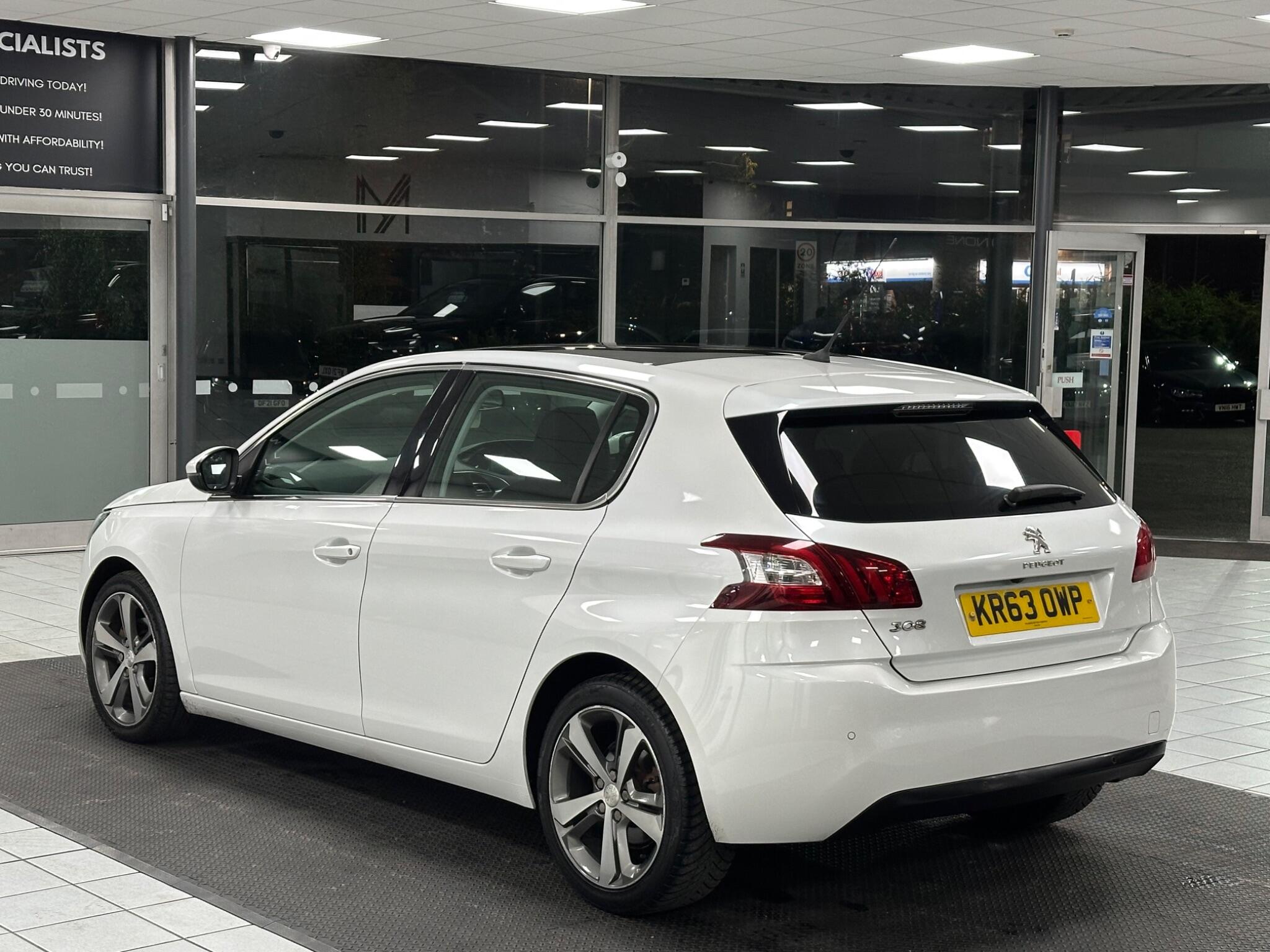 Peugeot 308 view 9