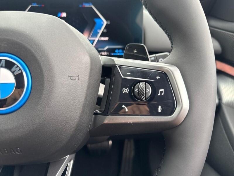 BMW 5 Series view 18