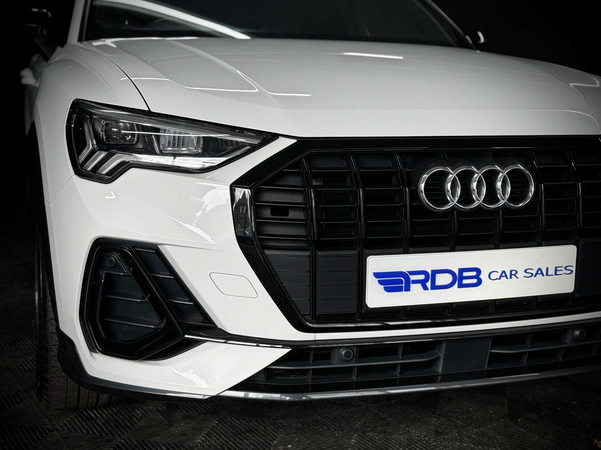 Audi Q3 view 8