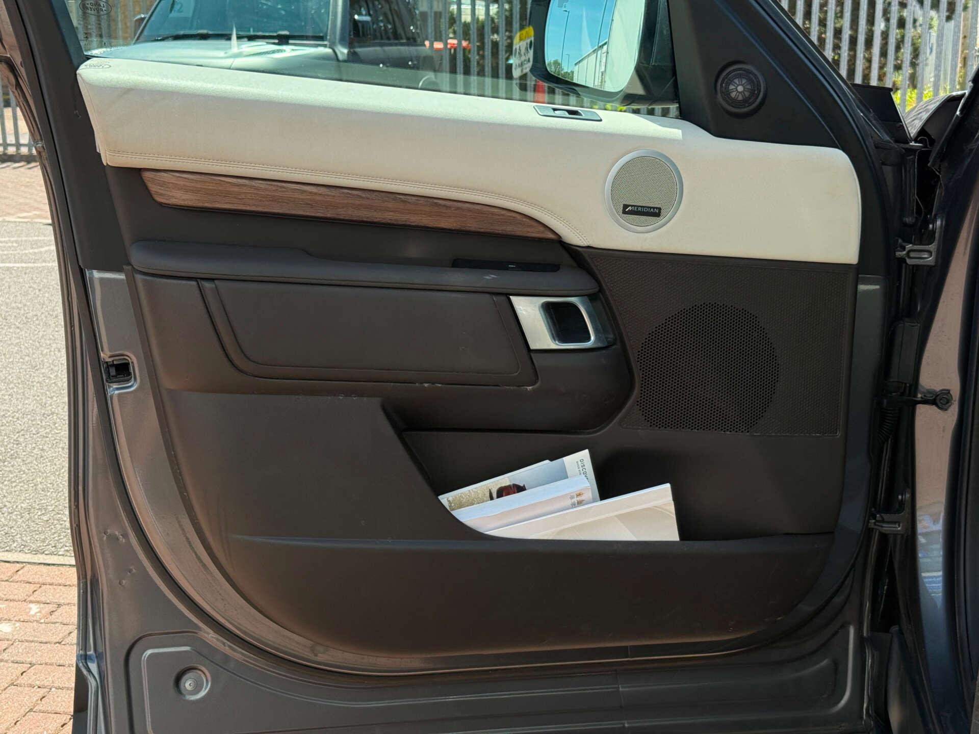 Land Rover Discovery 3 view 44