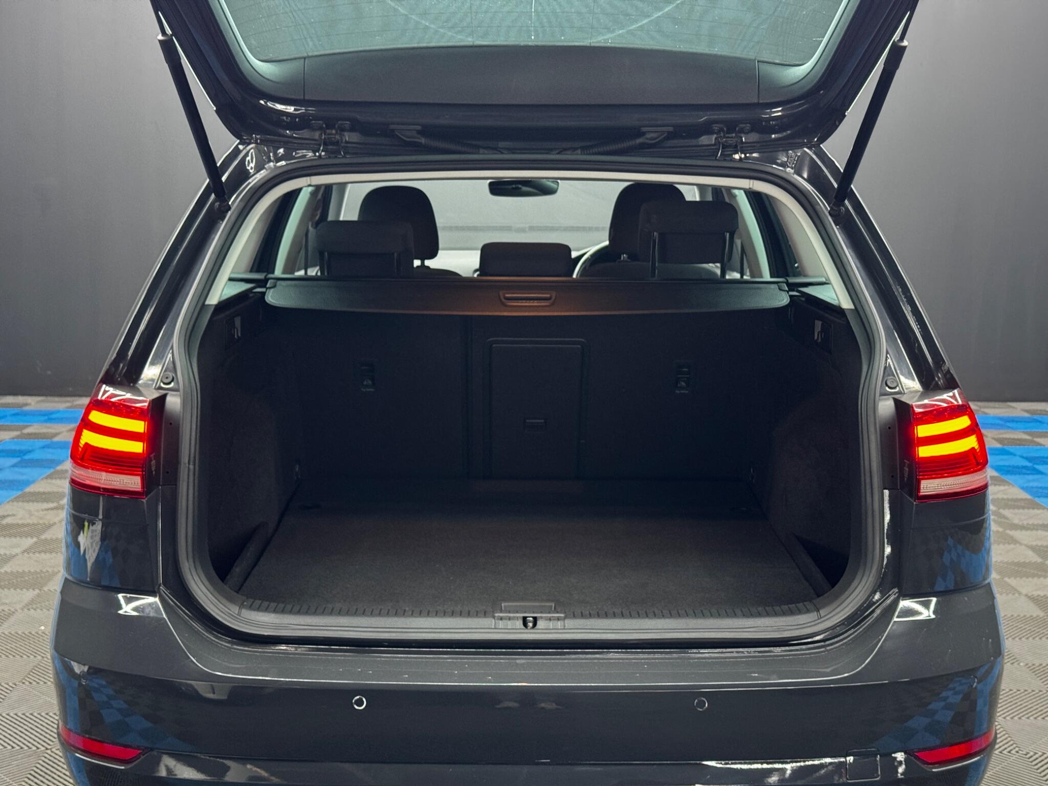 Volkswagen Golf view 37