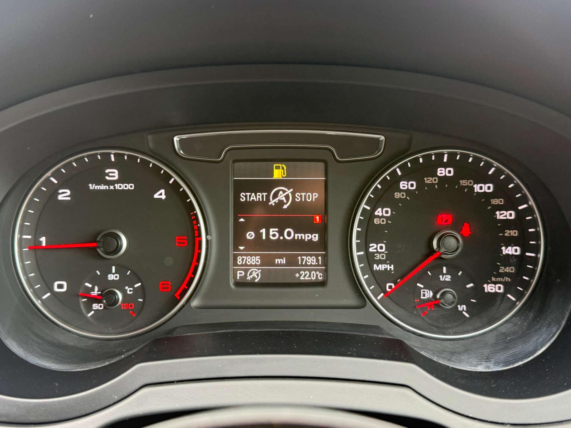 Audi Q3 view 42
